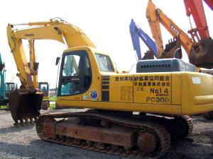 Komatsu PC300-6